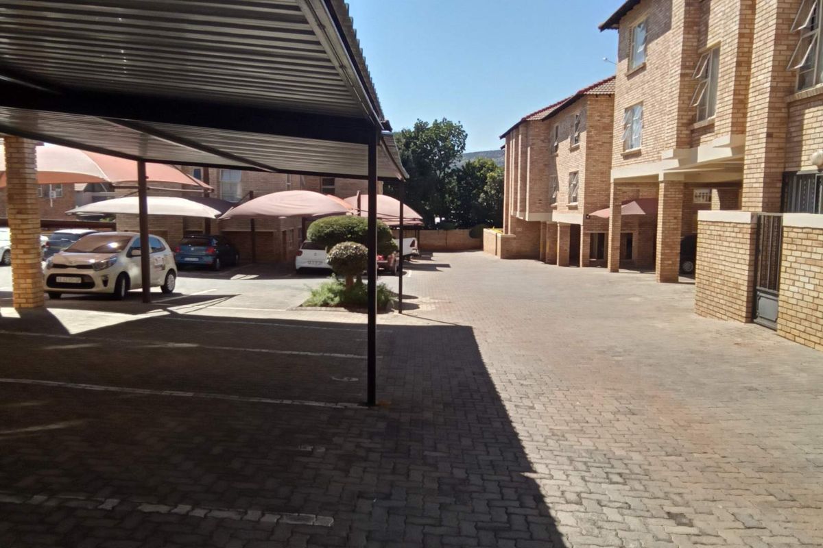 INVESTORS DREAM OR BEGINNERS R895 000 - Photo 3