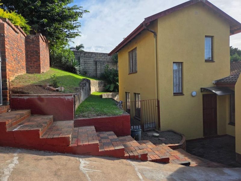 5 Bedroom House for sale in Malvern - Photo 2