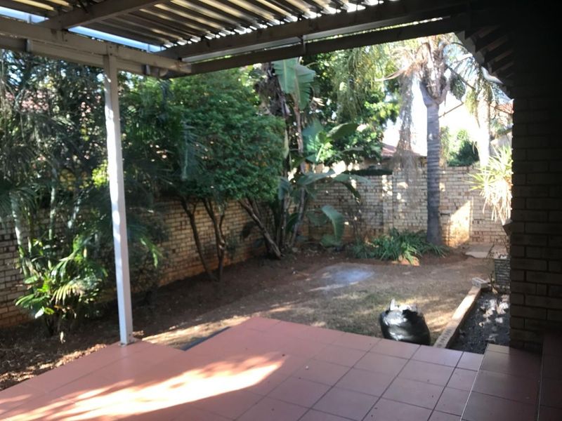 3 Bedroom simplex in Die Wilgers - Photo 2