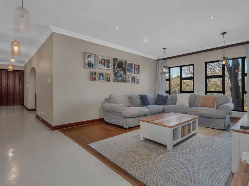 LARGE FAMILY HOME CLOSE TO GREEN BELT - Photo 5