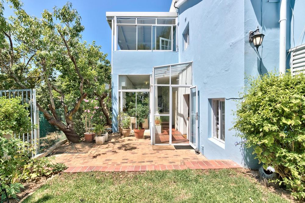 Patio courtyard and garden area