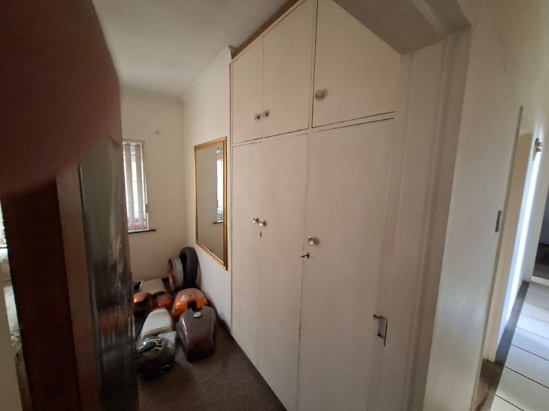 Spacious 3 Bedroom Family Home with Braai Room & Big Yard” - Photo 8