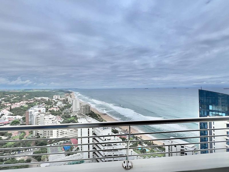 2 BEDROOM | 2 BATHROOM APARTMENT - Photo 2