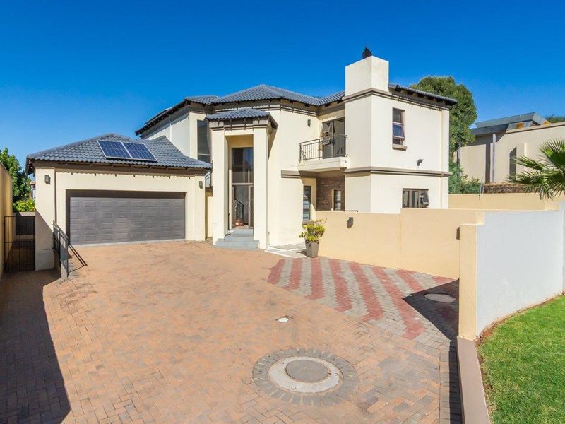 Family Home for Rent - Photo 3