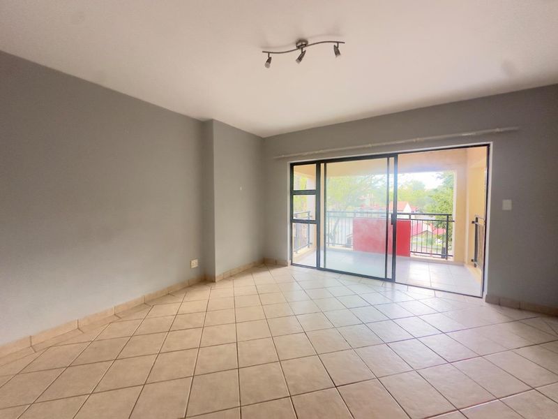 Bachelor Apartment with a Balcony - Photo 8