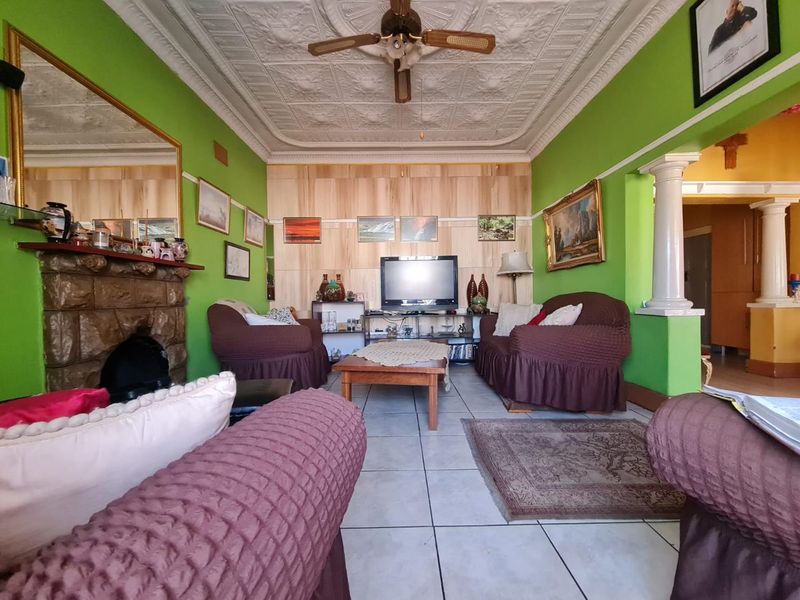 Spacious Elegance: Your Dream Home Awaits - Photo 7