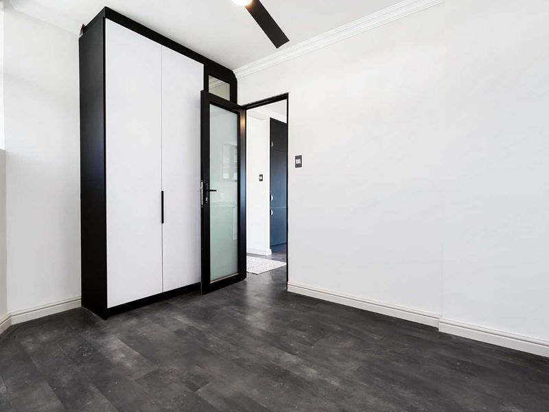 Top-Floor Luxury in Green Point! - Photo 10