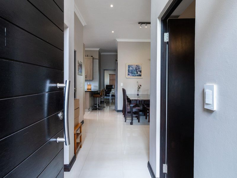 Exclusive La Como Estate: A Lifestyle of Elegance! - Photo 8