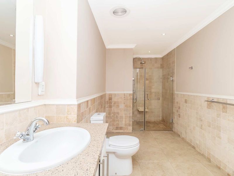 GRAND, STYLISH APARTMENT IN A PRESTIGEOUS MATURE LIFESTYLE COMMUNITY - Photo 9