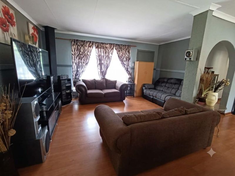 Stunning 3-Bedroom Home with Private Jacuzzi in Fauna - Photo 8