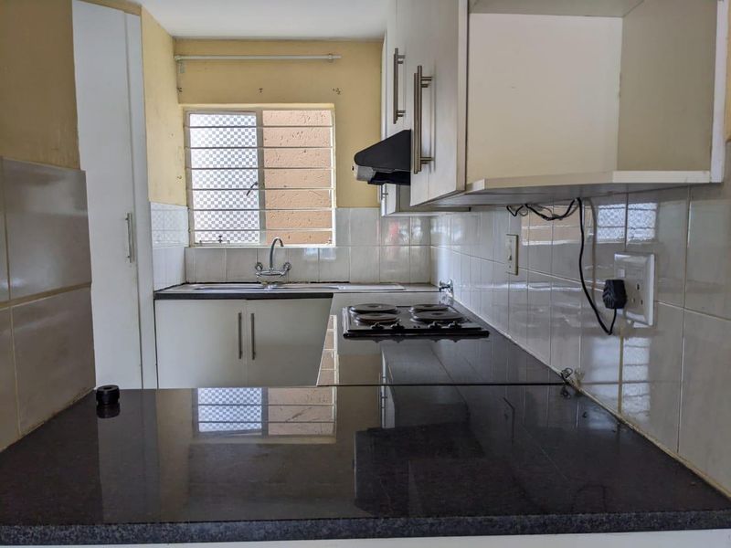 Sun, Space & Smart Living in your 3-Bed Family Townhouse - Photo 5