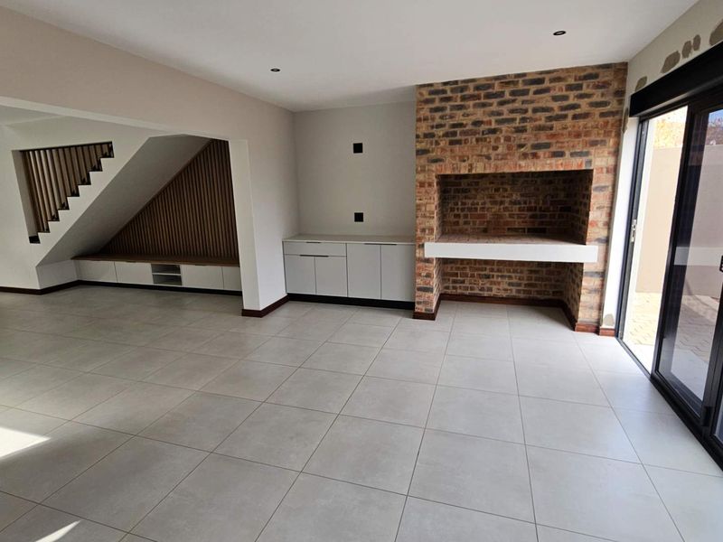 4 Bedroom Luxury Family Home in Landsmeer Estate - Photo 6