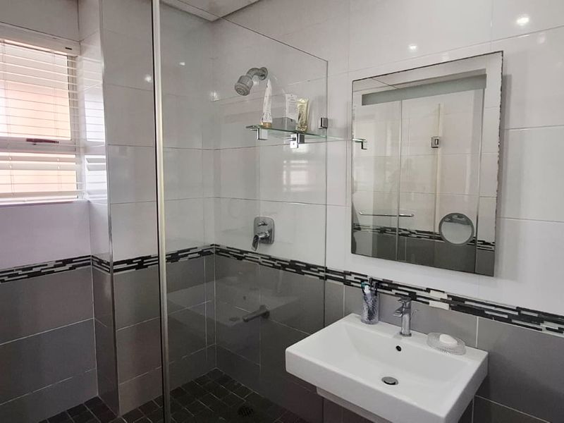 "Seaside Splendor: Luxurious Apartment with Unmatched Ocean Views!" - Photo 10