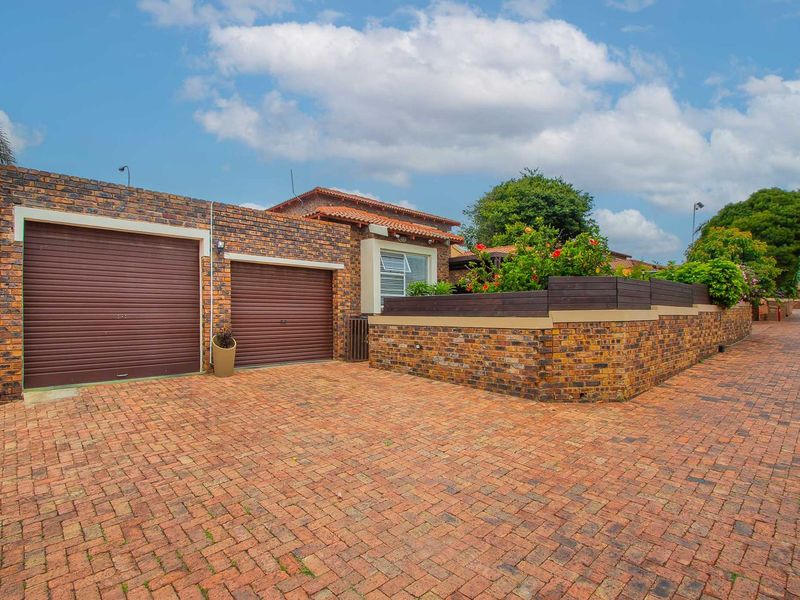 Immaculate Facebrick Wonder - Photo 2