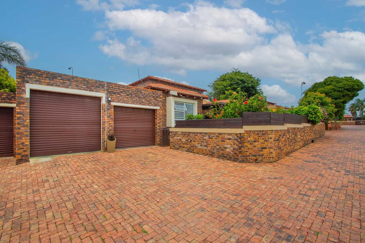 Immaculate Facebrick Wonder - Photo 2