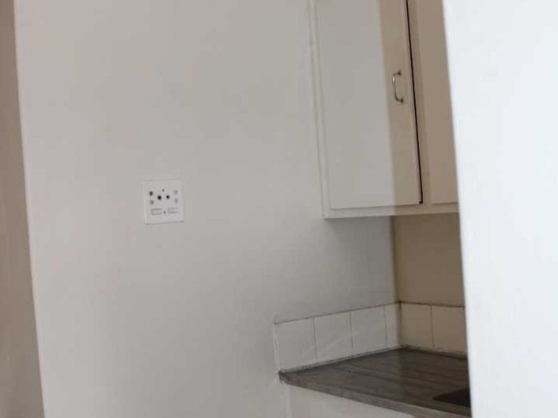 Spacious Bachelor Apartment To Let | Kronendal, 40 Troye Street - Sunnyside, Pretoria - Photo 4