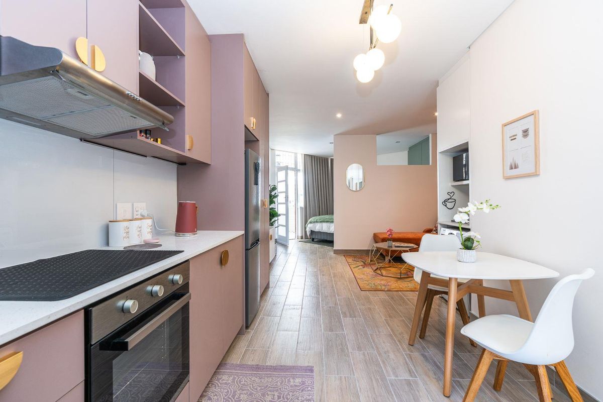 Modern 1-Bedroom Apartment with Balcony – Beach Road, Sea Point - Photo 3