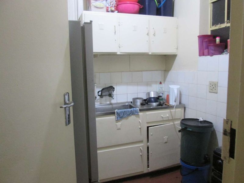A VERY BEAUTIFUL BACHELOR FLAT FOR SALE IN PRETORIA CENTRAL  BARGAIN - Photo 3