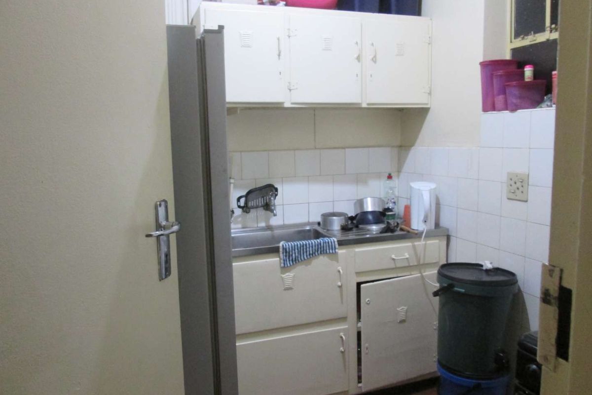 A VERY BEAUTIFUL BACHELOR FLAT FOR SALE IN PRETORIA CENTRAL  BARGAIN - Photo 3