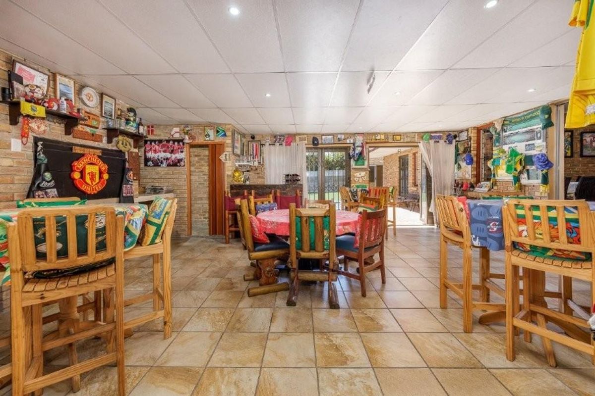 Entertainer’s Dream Family Home with Flatlet & Exceptional Features - Photo 2