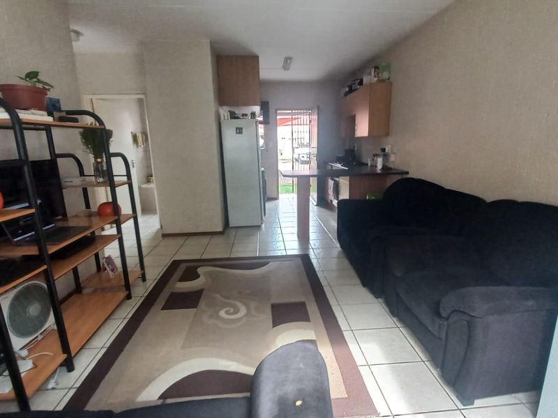 2 bedroom ground floor unit, walking distance from Eastrand Mall and from Witdeep Primary school! - Photo 5