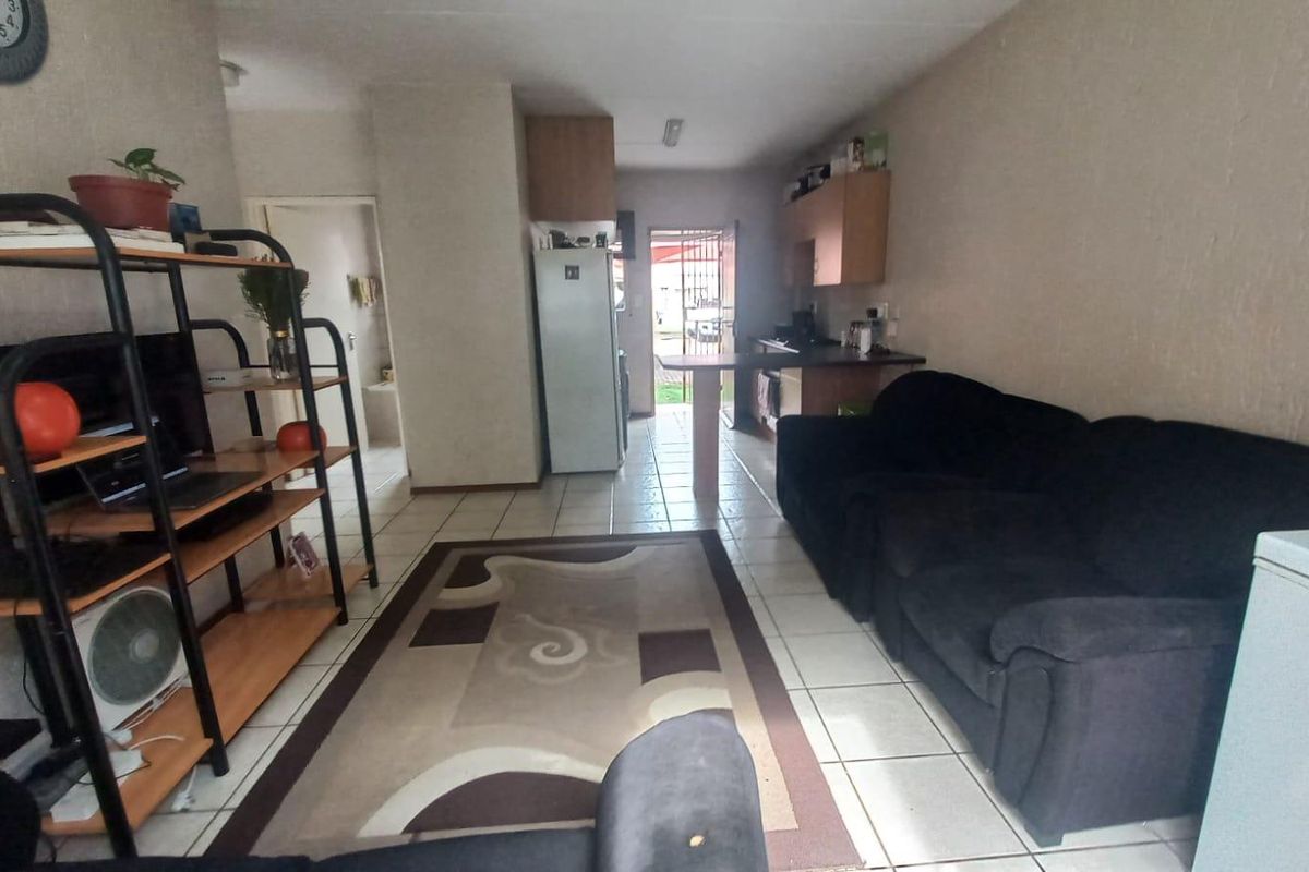 2 bedroom ground floor unit, walking distance from Eastrand Mall and from Witdeep Primary school! - Photo 5