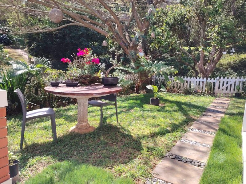 Stunning Simplex in gated estate. - Photo 2