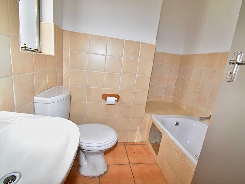 First Floor Apartment - Photo 9