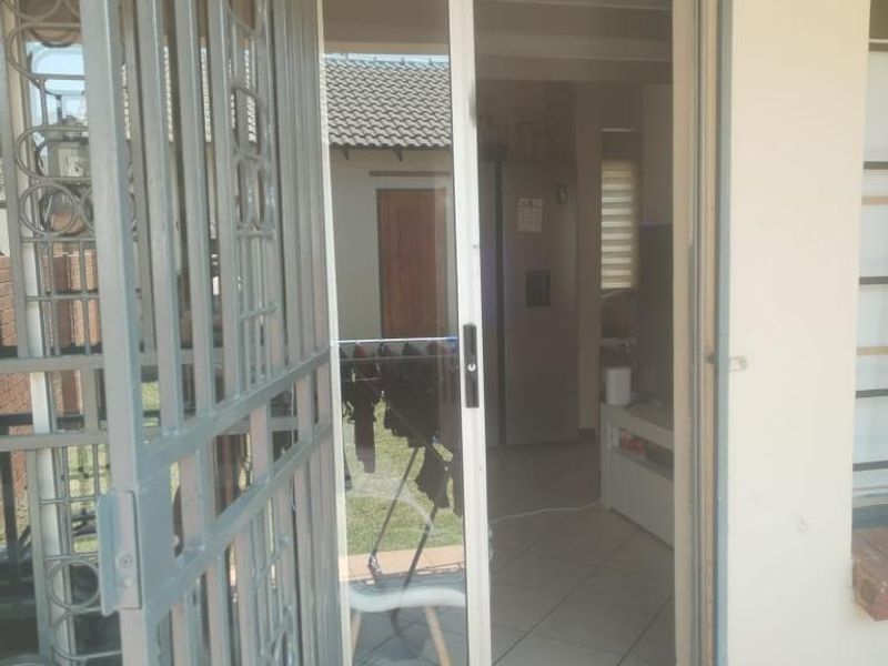 2 Bedroom ground unit in Mooiklof Ridge - Photo 4