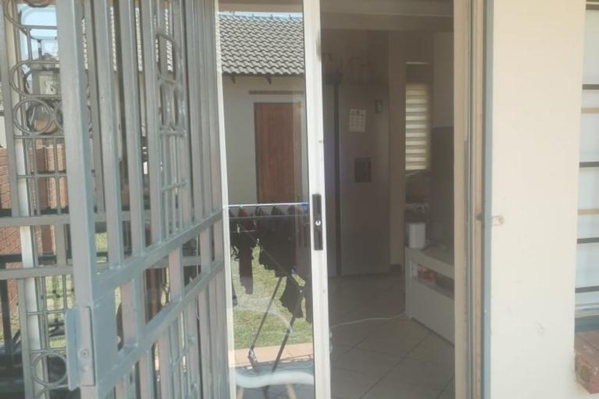 2 Bedroom ground unit in Mooiklof Ridge - Photo 4
