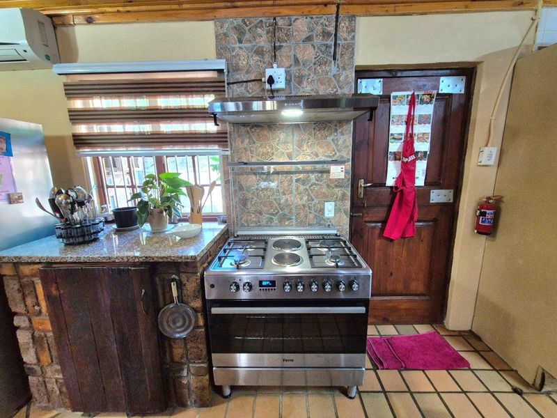 Bushveld Bliss - Spacious 3-Bed House with Modern Comfort - Photo 10