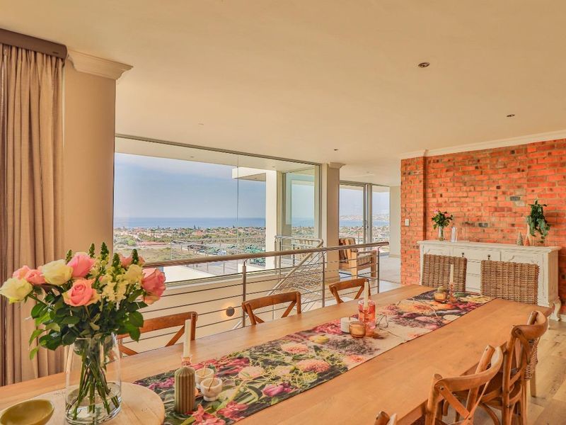 Experience luxurious coastal living with panoramic ocean views - Photo 9