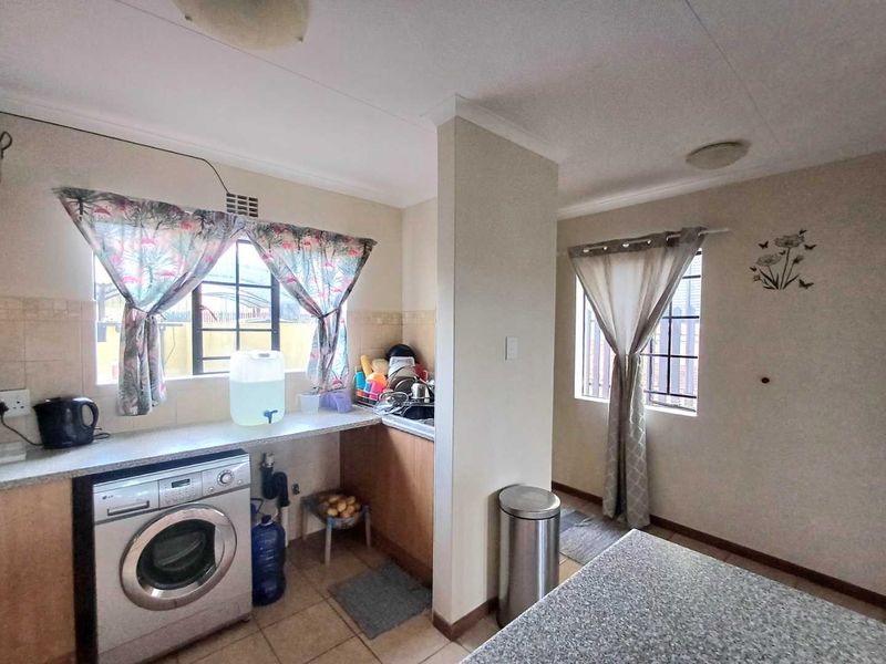 Great opportunity for Investors or First Time Home Buyers - Photo 8