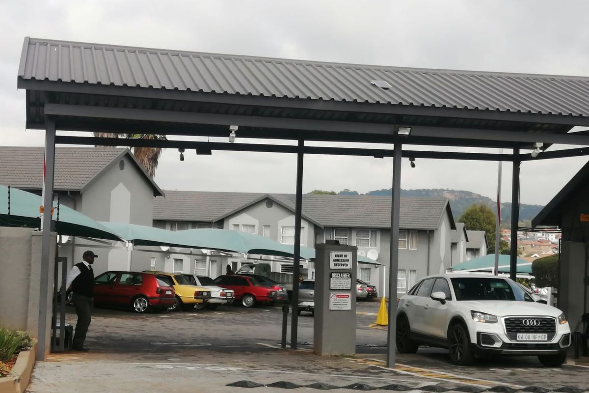 Ground Floor easy access Town House - Photo 2