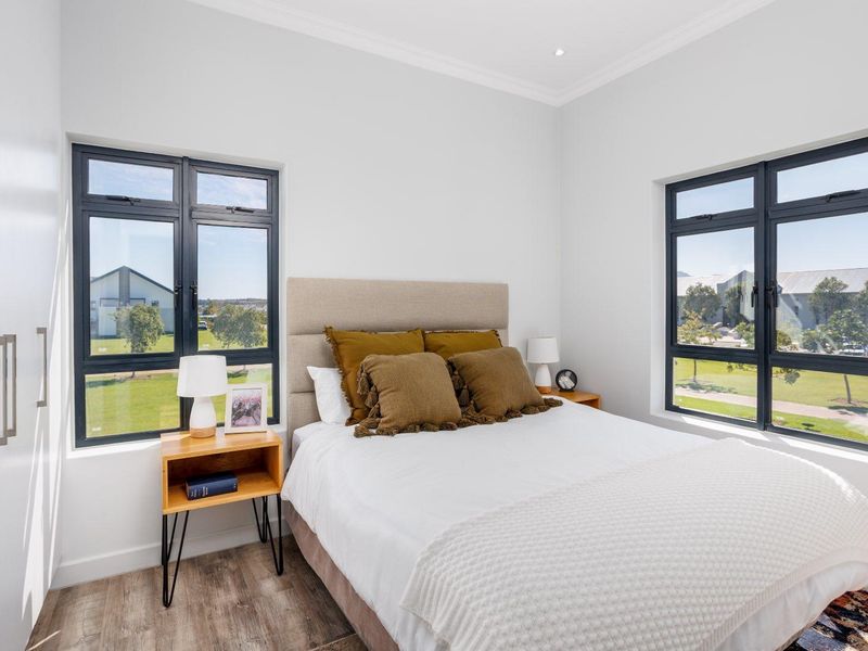 Elegant Two-Bedroom Luxury Suite with Simonsberg Views at Val de Vie Evergreen - Photo 5