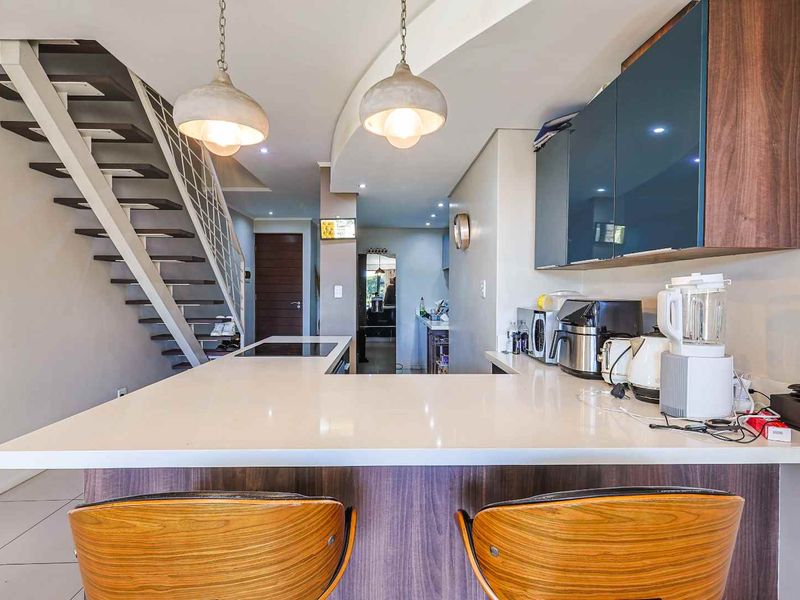 Modern 2-Bedroom Apartment with Rooftop Braai Area - Photo 10