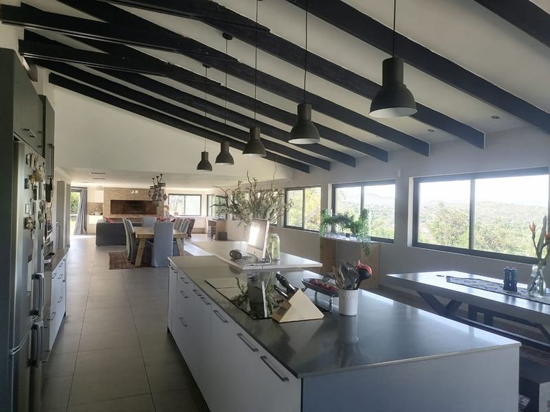 Modern Hillside Luxury with Panoramic Views in Erospark, Windhoek - Photo 9