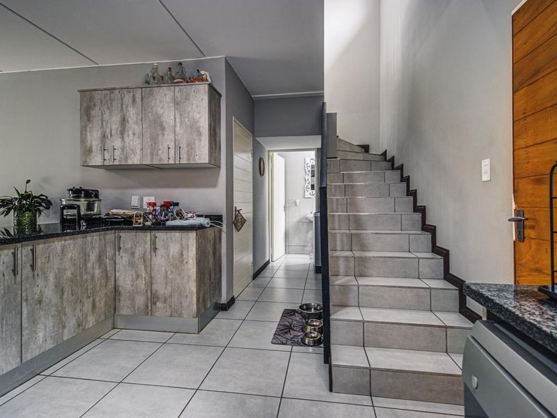 This one is a must view!! Need a lock up and go?? - Photo 10