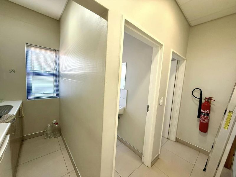 Office Space TO LET in Klein Windhoek - Photo 8