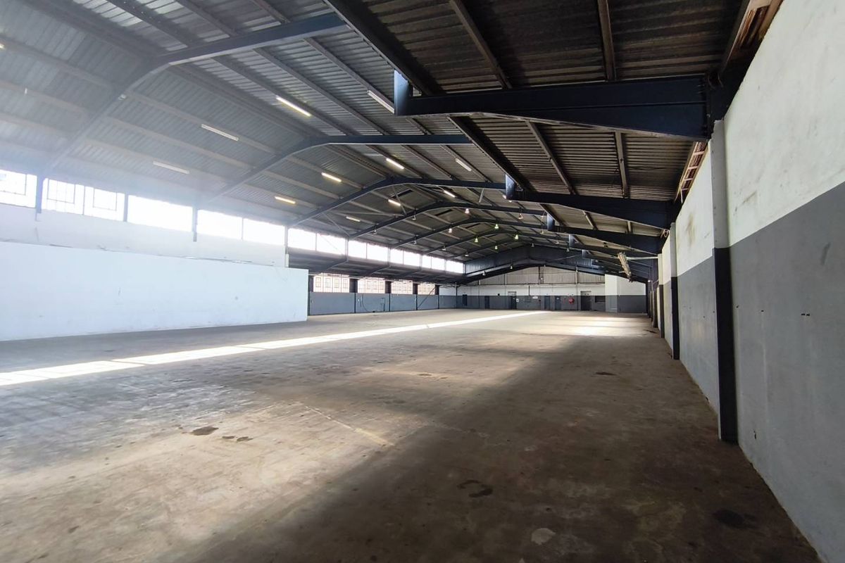 3,029m2 Warehouse To Let in Johannesburg Central - Photo 2