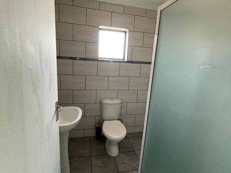 Spacious 1 Bedroom Cottage - Photo 9