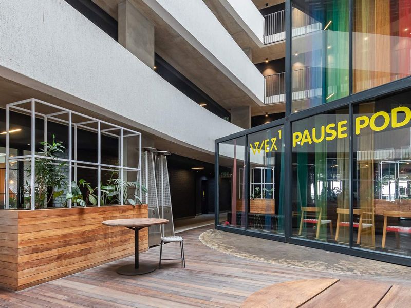 Stylish Airbnb-Ready Studio  (4) - Photo 2