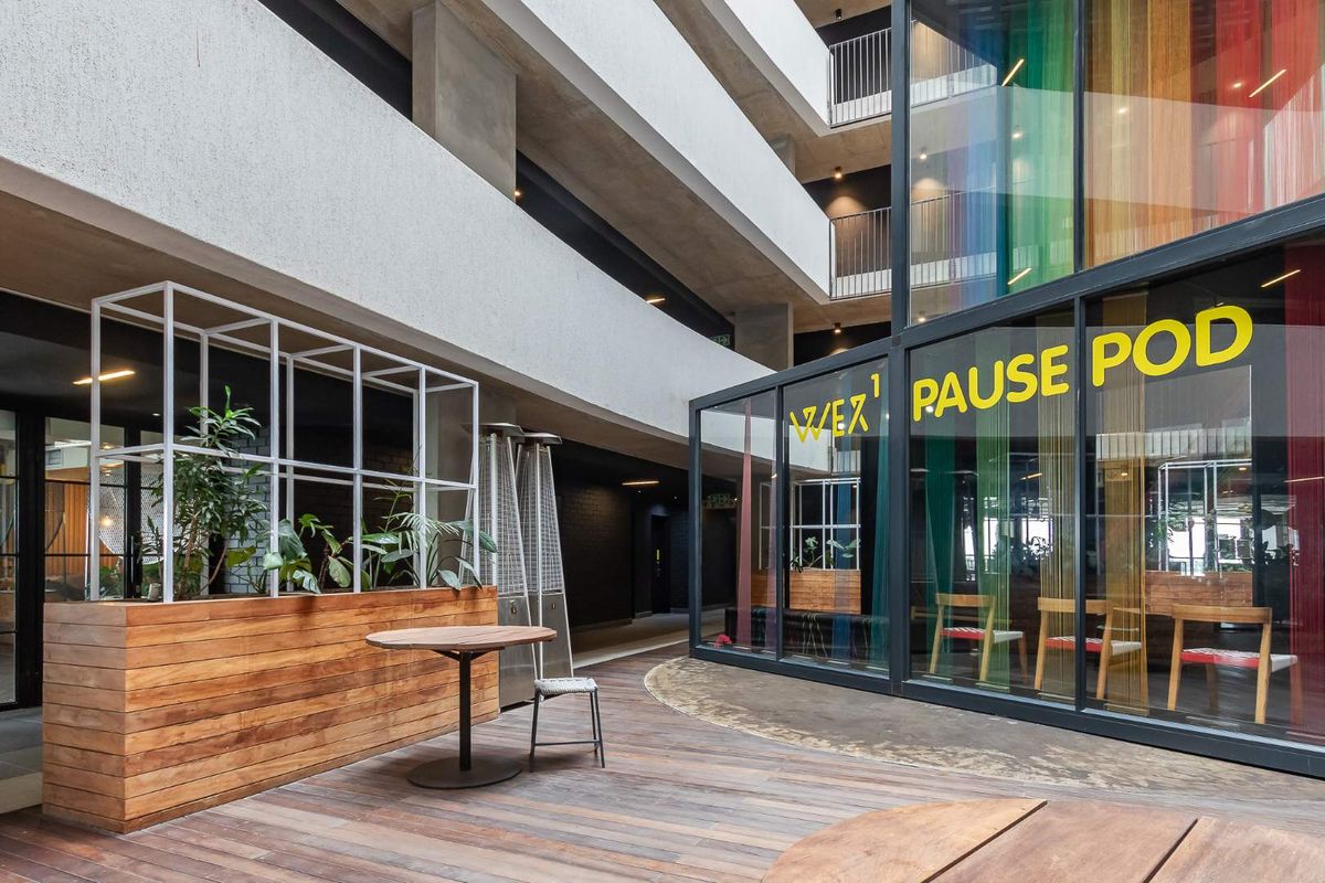 Stylish Airbnb-Ready Studio  (4) - Photo 2