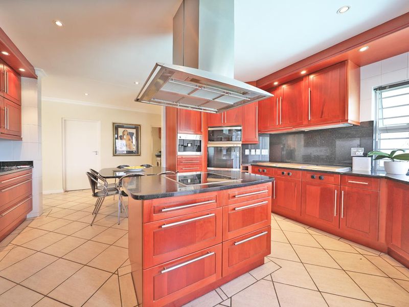 5 BEDROOM ARCHITECTURAL DREAM HOME IN PLATTEKLOOF - Photo 3