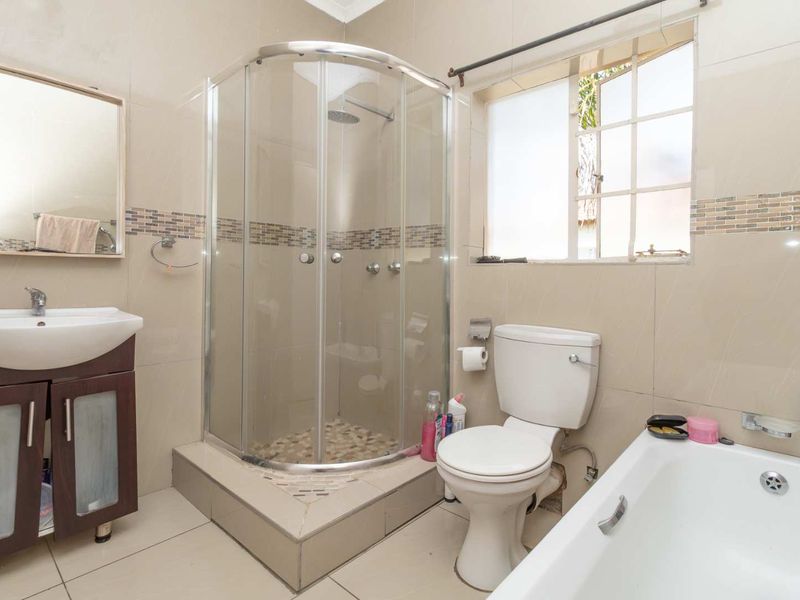 Pet friendly townhouse located close to Northgate - Photo 6