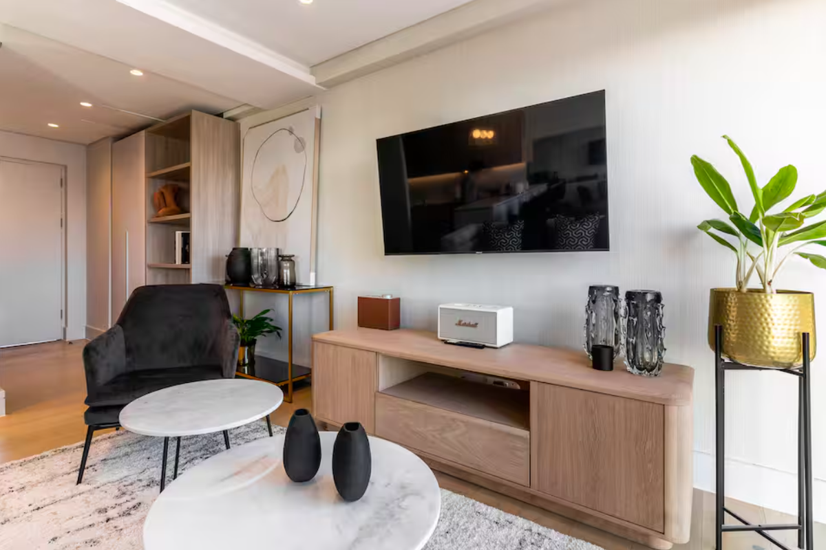 Duplex of dreams with views from every window! - Photo 4