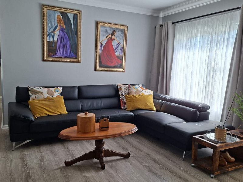 Beautiful home in secure estate - R1 650 000 - Photo 7