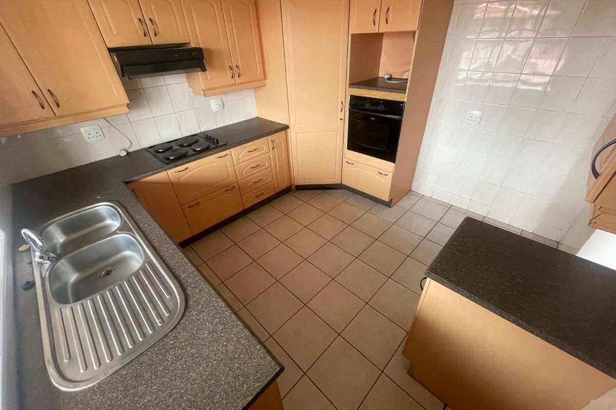 Spacious 2-Bedroom Unit in Prime Location – Move-In Ready! - Photo 5