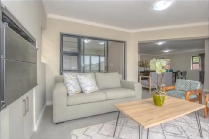 Property #2462983, Townhouse Pending Sale in Lorraine