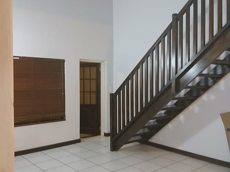 Spacious 2 Bedroom Apartment with a Loft and Roof Terrace - Photo 10